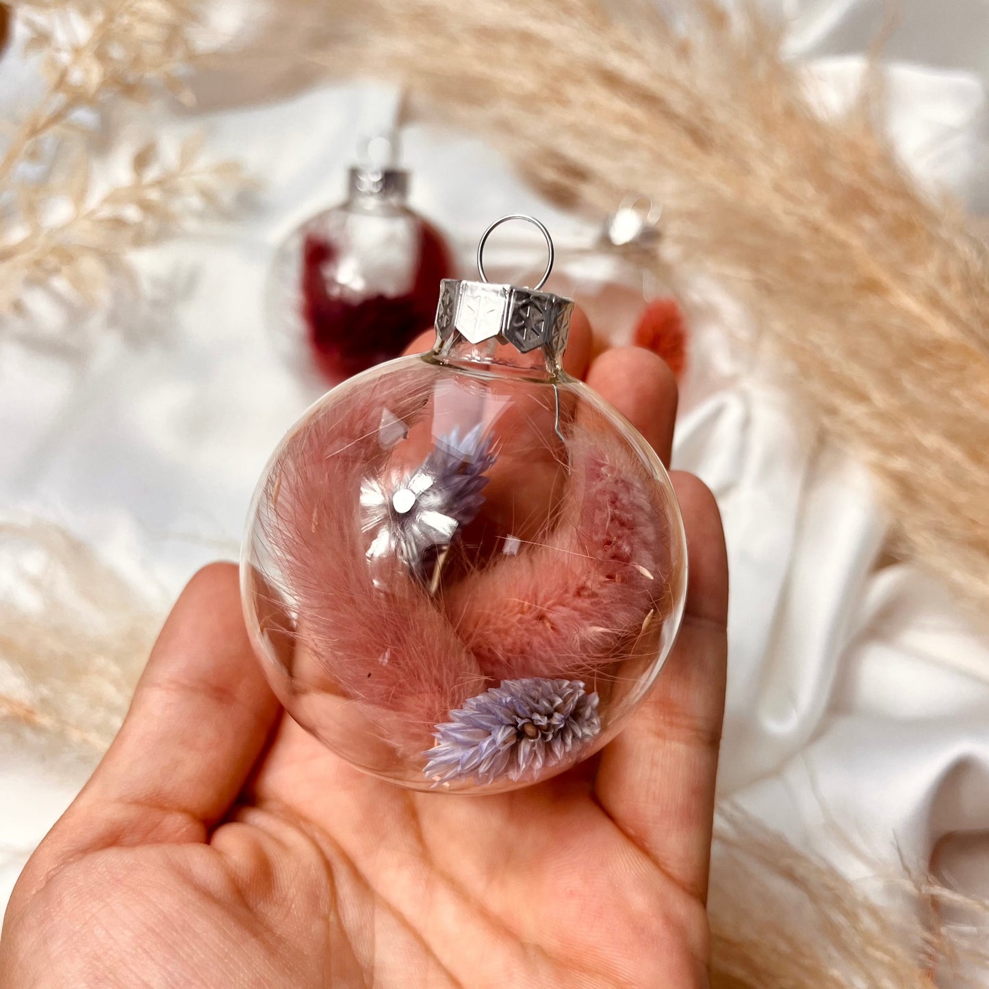 Weihnachtskugel mit Trockenblumen - Einzigartige Deko