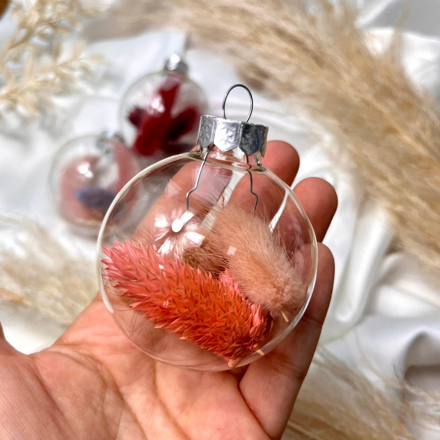 Weihnachtskugel mit Trockenblumen - Einzigartige Deko