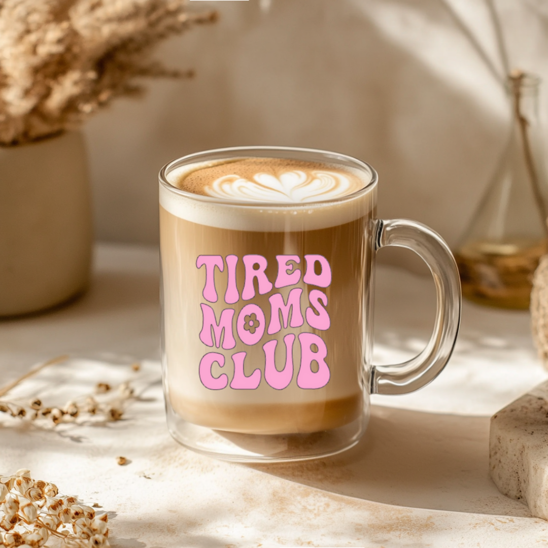 Tasse aus Glas "Tired Moms Club