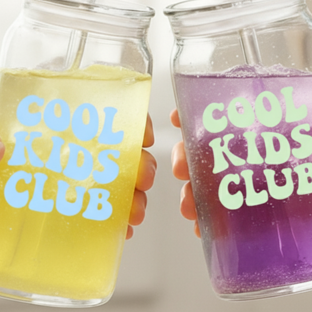 trinkbecher durchsichtig mit deckel und strohhalm cool kids club gruen blau close