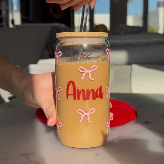 personalisiertes Trinkglas mit Schleifen und Name "Anna"