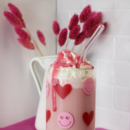 Trinkglas mit "Love"-Motiv – mit Deckel und Strohhalm