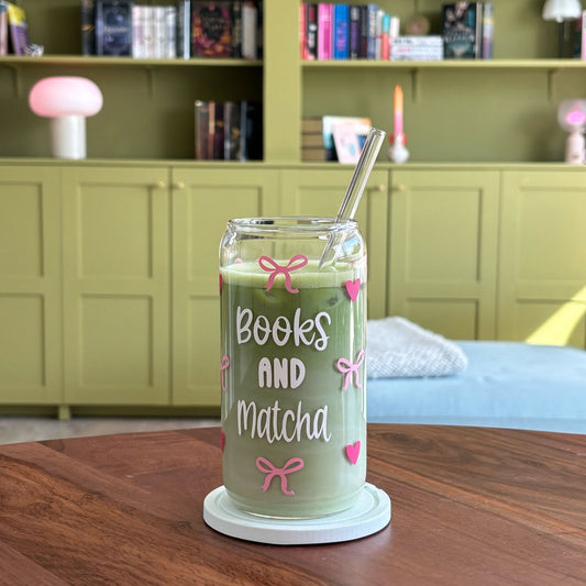 Trinkglas Books and Matcha