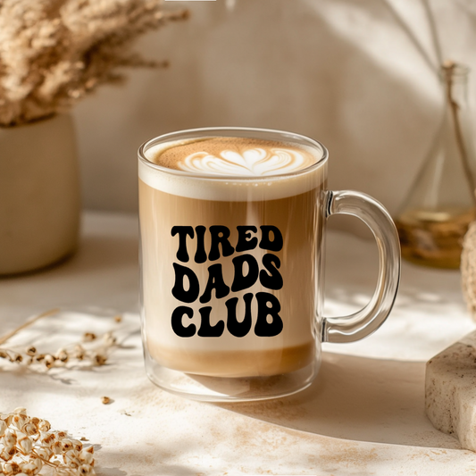 Tasse aus Glas "Tired Dads Club"