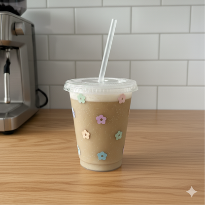 Trinkbecher "Flowerpower" mit bunten Blumen in pastell mit Deckel und Strohhalm